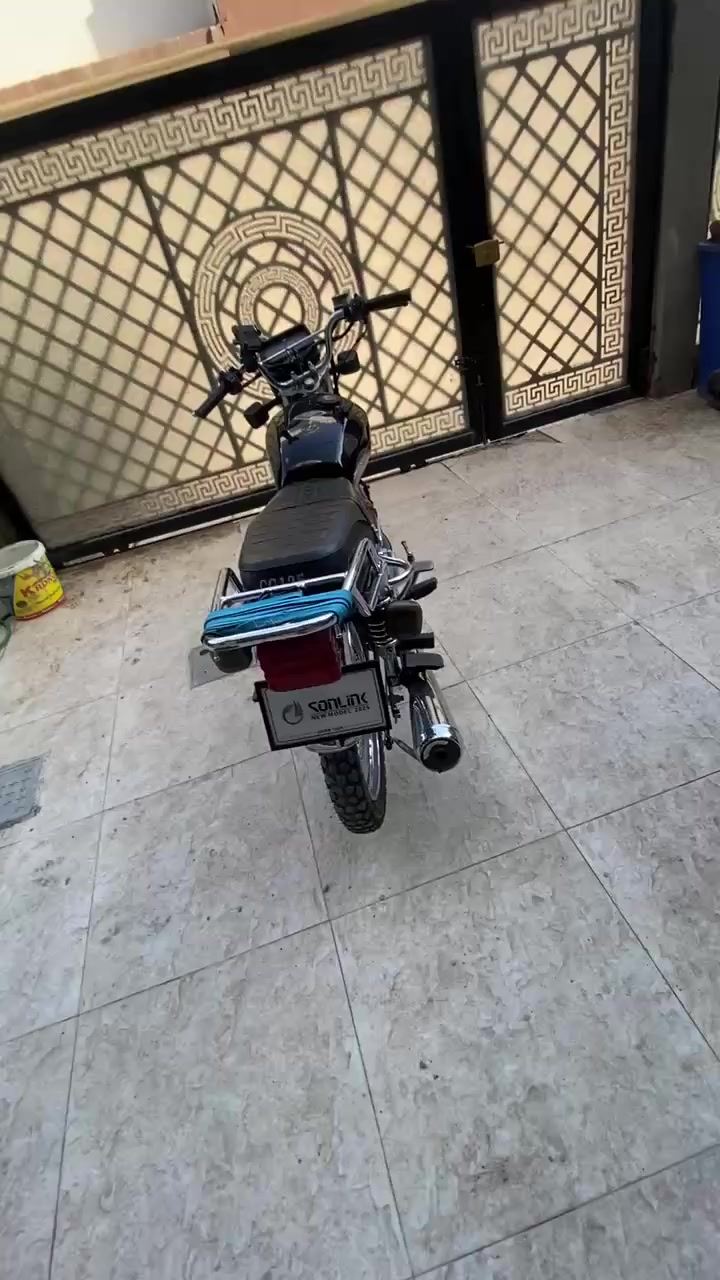 سلام عليكم 
دراجه ايراني موديل ٢٣ للبيع نضيفه كل عيب مابيها نشطه 
كهربائيات شغال فقط اشاره وحده ماتشتغل + هورن باقي شغال محرك نضيف مامفتوح بس قبق فيلس مفتوح صالنصه نجمه صوت 
السعر٤٧٥ بي مجال للطيبين🤍


**إذا كنت صاحب هذا الإعلان وتريد حذفه لأي سبب، رجاءا أرسل رسالة إلى الدعم الفني**