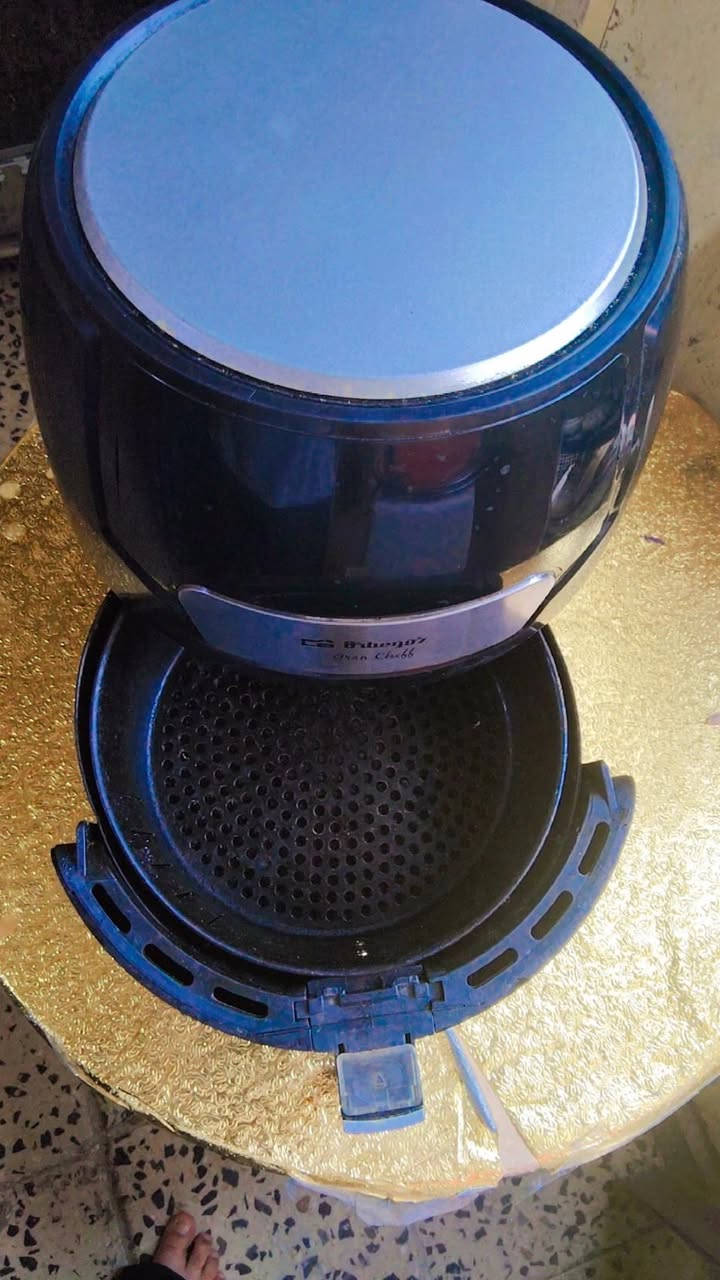 للبيع قلاية هوائية ذكية من البراند الإسباني المعروف Orbegozo (موديل Gran Cheff)، الخيار المثالي لأكل صحي ومقرمش بدون زيوت ب40 وبيها مجال الشراي فقط يجي خاص


**إذا كنت صاحب هذا الإعلان وتريد حذفه لأي سبب، رجاءا أرسل رسالة إلى الدعم الفني**