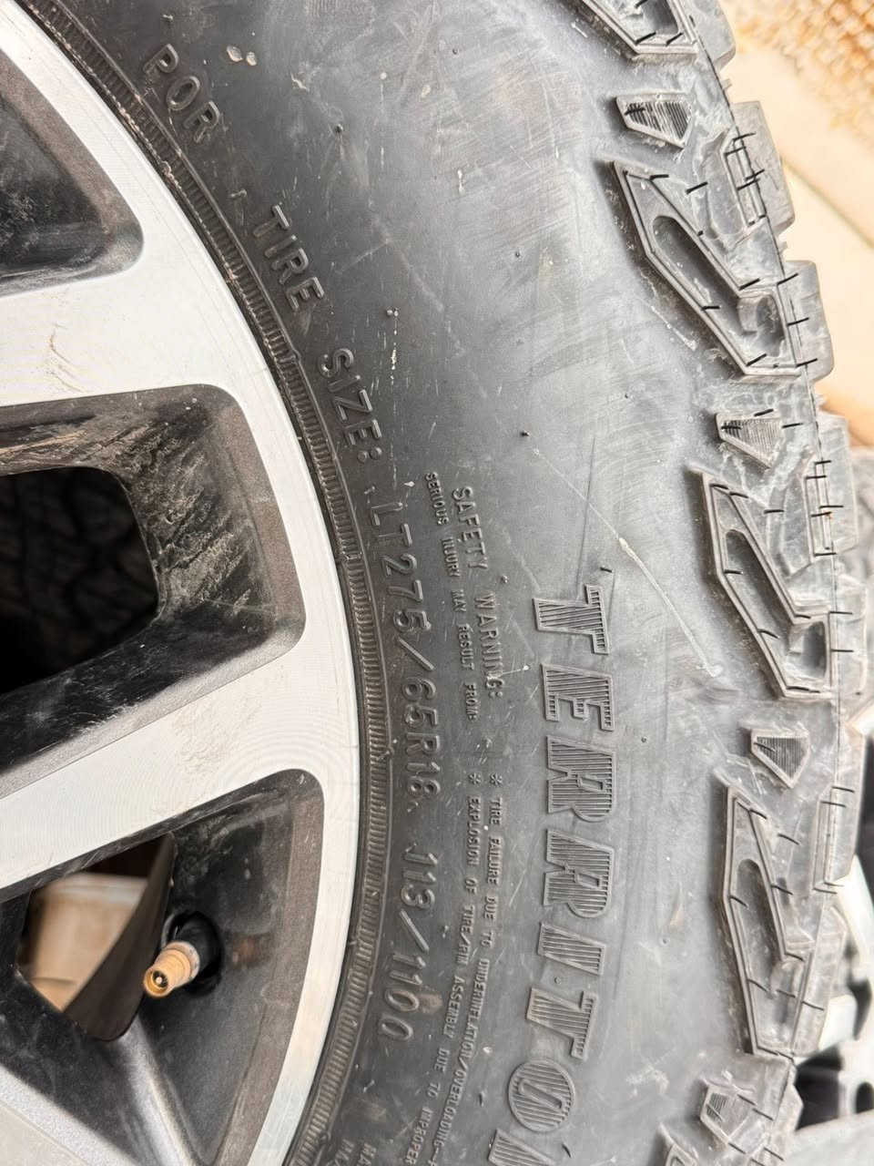 السلام عليكم  
 ويالة f150 tremor اصلي بلادي 
قياس 18 وتايرات جبلي استخدام قليل انتاج 2018
السعر 1000$


**إذا كنت صاحب هذا الإعلان وتريد حذفه لأي سبب، رجاءا أرسل رسالة إلى الدعم الفني**