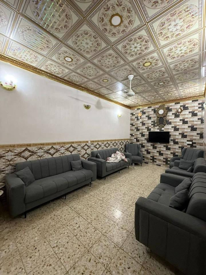 بيت طابو صرف
في حي الوحدة الرابعه مجاور شارع شبل 
المساحة 130 متر
طابقين ٢
الطابق الاول كونكريت  غرفه +صاله+مطبخ +مجمعات صحية عدد ٢+براني +منور
الطابق الثاني# صالة +مجمع صحي فقط هيكل +الغرفه مبنيه ١١ ساف +سطح واسع 
#بناء حديث 
واجهيته  ٦ ونص في ٢٠
***********
***********
فقط الاتصال ع الخط للتواصل
