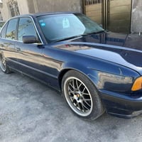 بي إم دبليو 525 • موديل ٩٣ • جلد