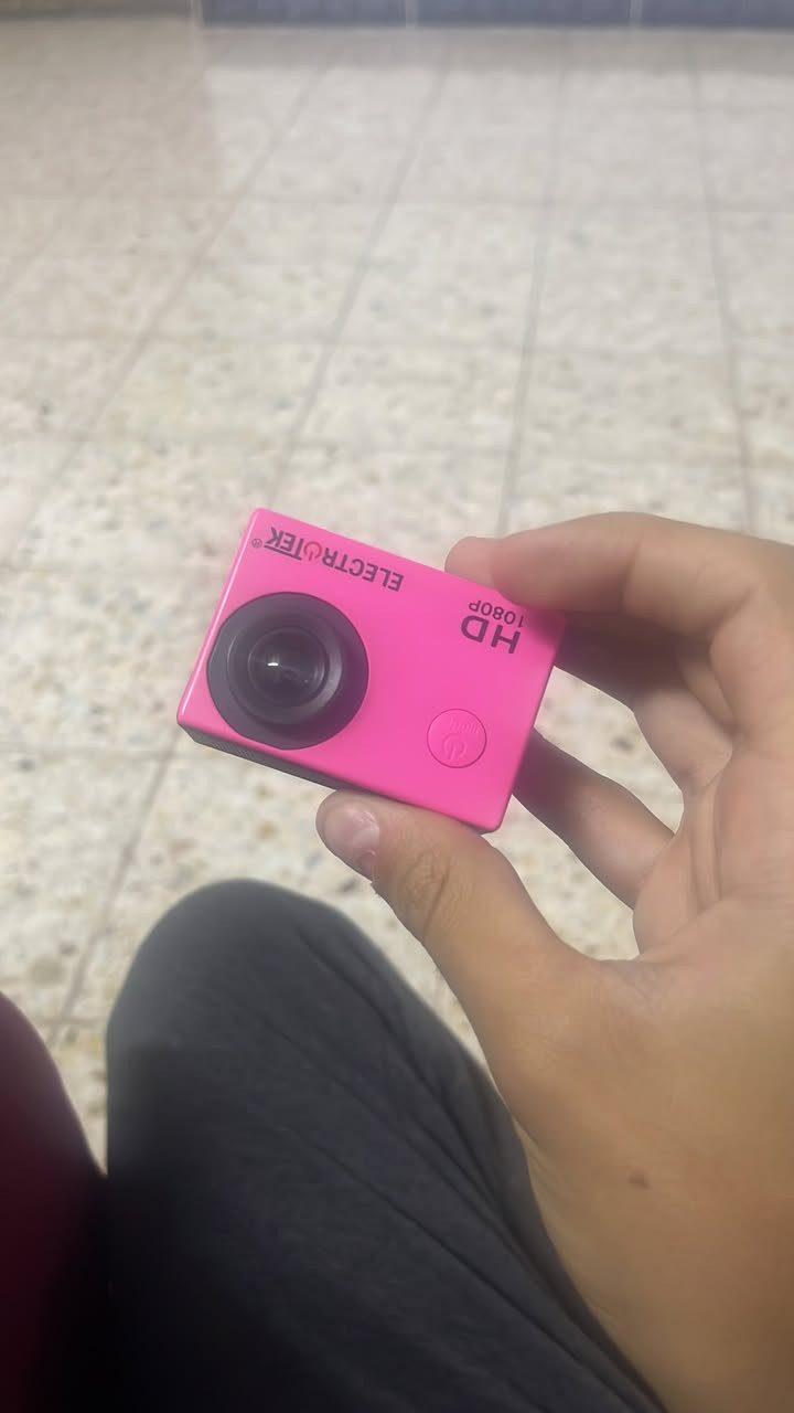 كامره تصوير هيه وغراضها كامله شغاله شاحنتها موجوده للبيع سعر 20 تواصل ***********
