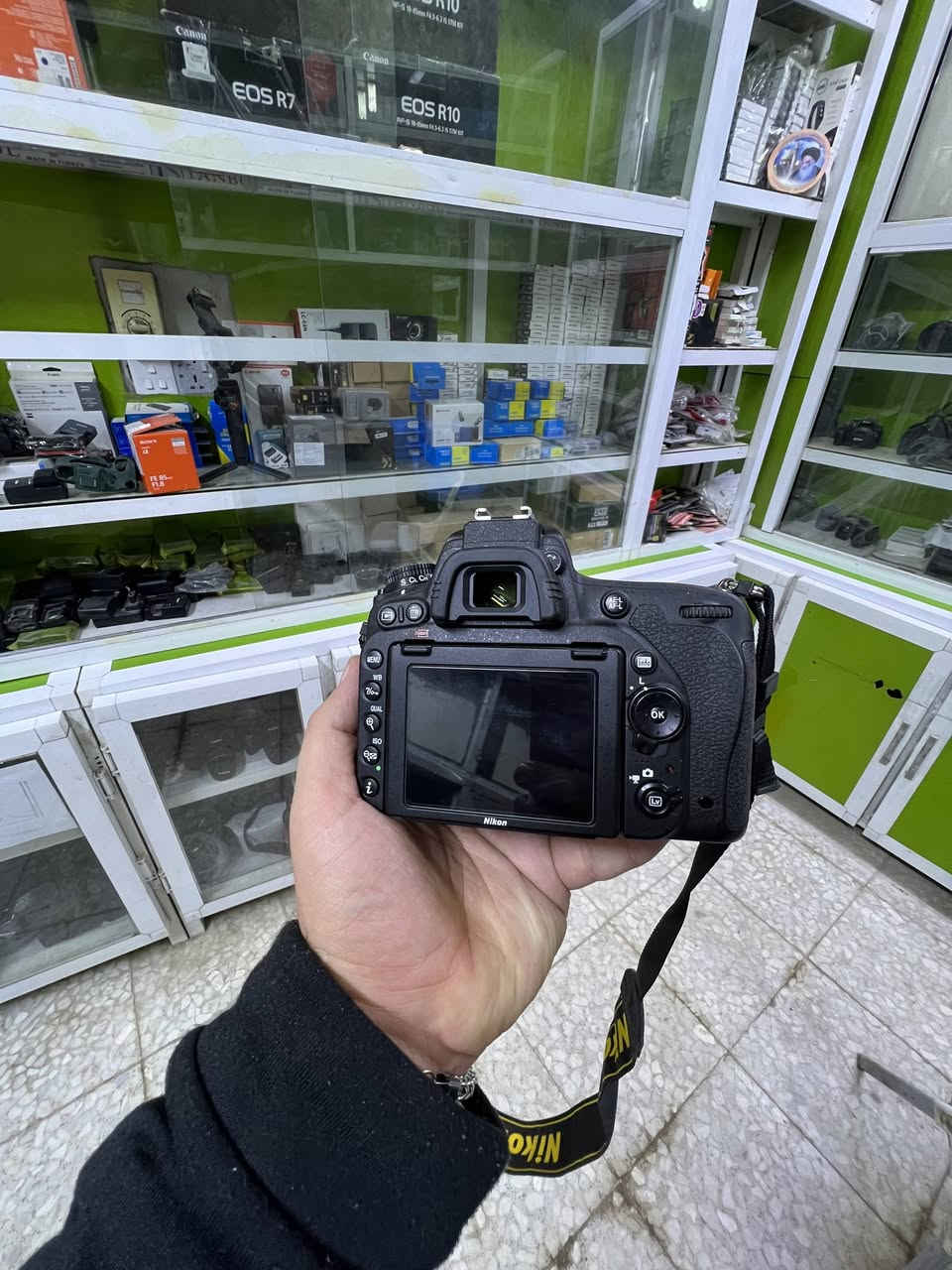 Nikon . D750 + 24.120 F4 N
نضافه100‎%‎ كامل ملحقات اصليه حزام شاحنه بطاريه كارتون
فقط بدي شتره 8k ✅
سعره مليون و500الف 
مكاني بابل ***********
