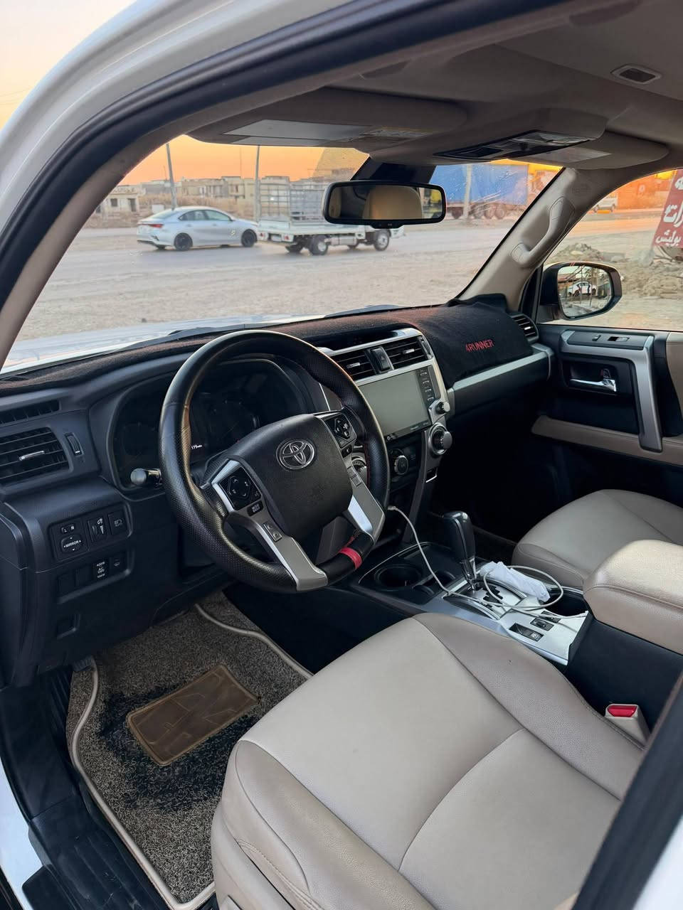 السلام عليكم
للبيع  تيوتا فورنر 2023
SR5 بريميوم 
تو ويل 
رادار تحديد مسار اوتو بريك
نقطه عمياء اشاير بالمري 
قطعتين تبريد 
5 راكب
حادثها تبديل جاملغ امامي مع تعديل البنيد بارد فقط بدون دواخل الدوسات والتخم ويل وتاير بلادي 
جاهزه من كلشي بدون اي نقص 
داخل جلد 
فتحه سقف
الرقم بغداد تحويل بأي وقت 
السعر ٣١٥ وبيه مجال 
 للاستفسار ***********
***********
