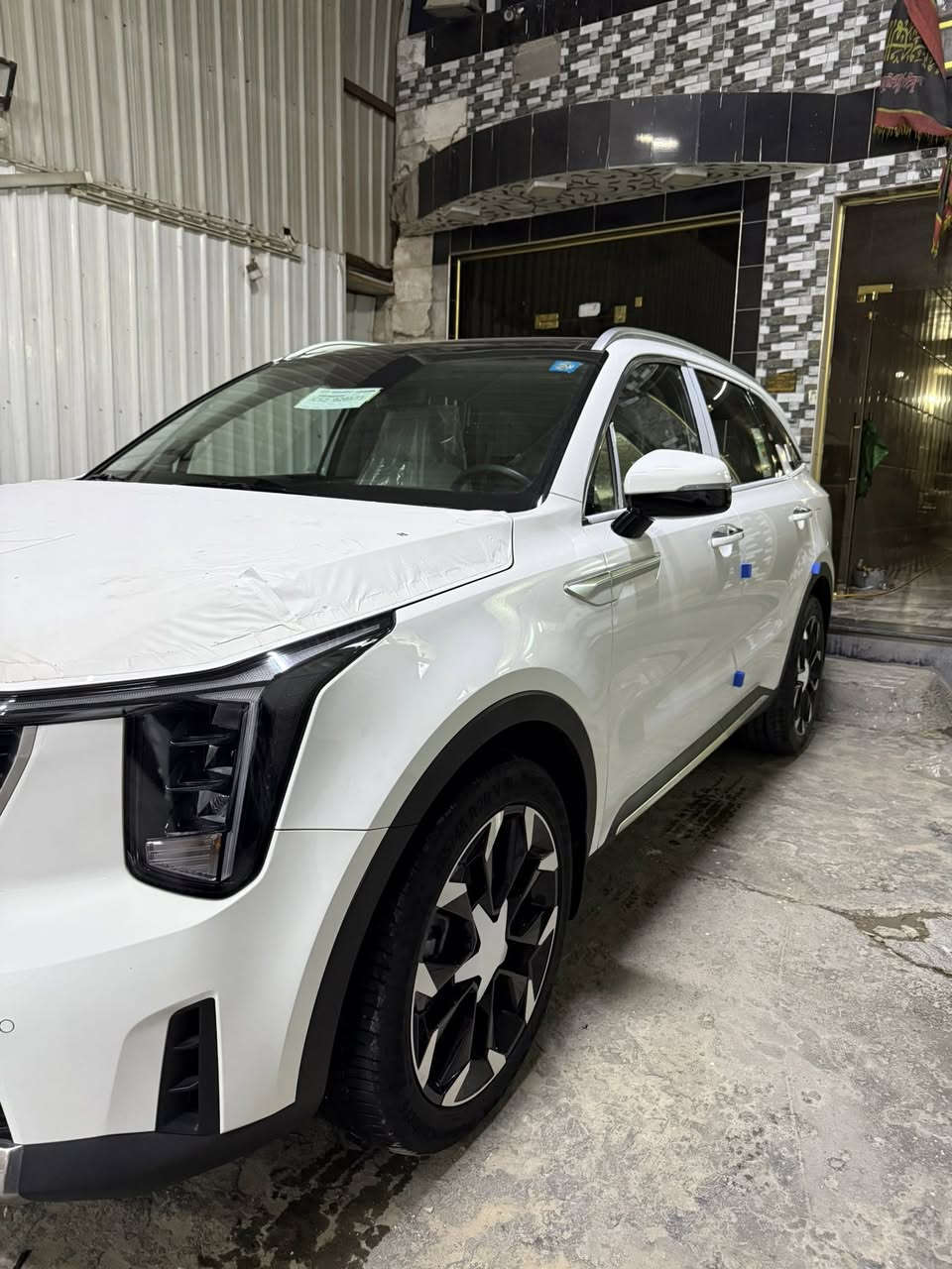 اسلام عليكم كيا سورنتو موديل ٢٠٢٥ اخت الزيرو ماشيه ١٠ الف سيارة مكفولة كفاله عامه من كلشي بعدها على وضع الشركة نايلون فابلون شركه كله موجود مواصفات محرك ٦ سلندر كير موس سايد بريك دكمه شاحن موبايل كراسي كهرباء جنطه كهرباء داتا شو ويل قياس ٢٠ دبل كامره حساس مامي خلفي بصمه تشغيل عن بعد لد نهاري بردات خلفيه سبعة راكب تبريد ثلاث قطع بعد هوايه مواصفات مكان سيارة بغداد ***********سعر ٣٣٠ وبيه مجال
