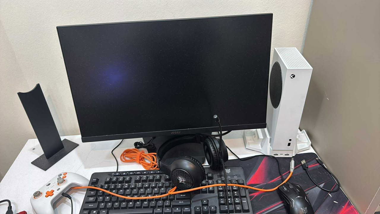 السلام عليكم
للبيع فقط ..✨

   xbox series s 512G
 هارد - ADATA 1T
شاشة - msi - 180hz - ms1
دركسون - v9 - كامل
يو بي أس - FARBER - 850
موس - onikuma - Rgb
سماعة - onikuma
كيبورد - onikuma - Rgb
كيبل - LAN - 40m 
جوستك - Gameser

متواجد : ***********
السعر : 600 الف فقط
اذا السعر مناسبك خلي تعليق طيب مثل أخلاقك ✨❤️
