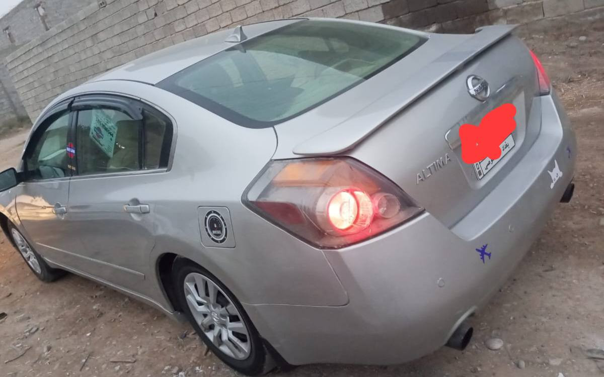 السلام وعليكم ورحمة الله وبركاته سياره للبيع او مراوس نيسان التيما رقم بغداد الماني موديل 2008 مصبوغه عام ضررهه جاملغ امامي اليمين كير ومحرك كامري ابو الكف جديد السعر 60 وبيها مجال واي استفسار خاص او اتصل عل الرقم ***********
