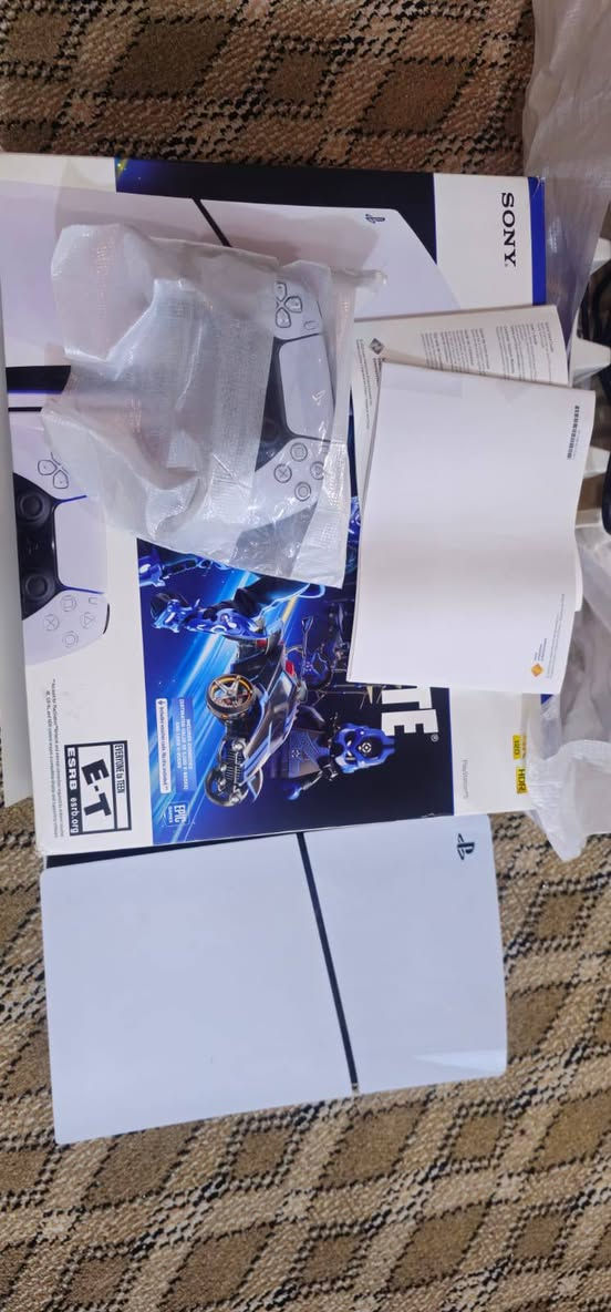 بلي5 سلم ذاكرة تيرا كامل ملحقات 
توصيل كل محافظات
اي استفسار مراسله خاص او ع رقم وات ساب
***********
