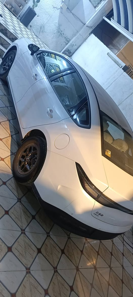 سلام عليكم 
بي واي دي موديل 25 سيل فايف
ماشيه 5 ألف 
مكفوله كفاله عامه 
السعر 17700 وبيهه مجال 
الستفسار ***********
