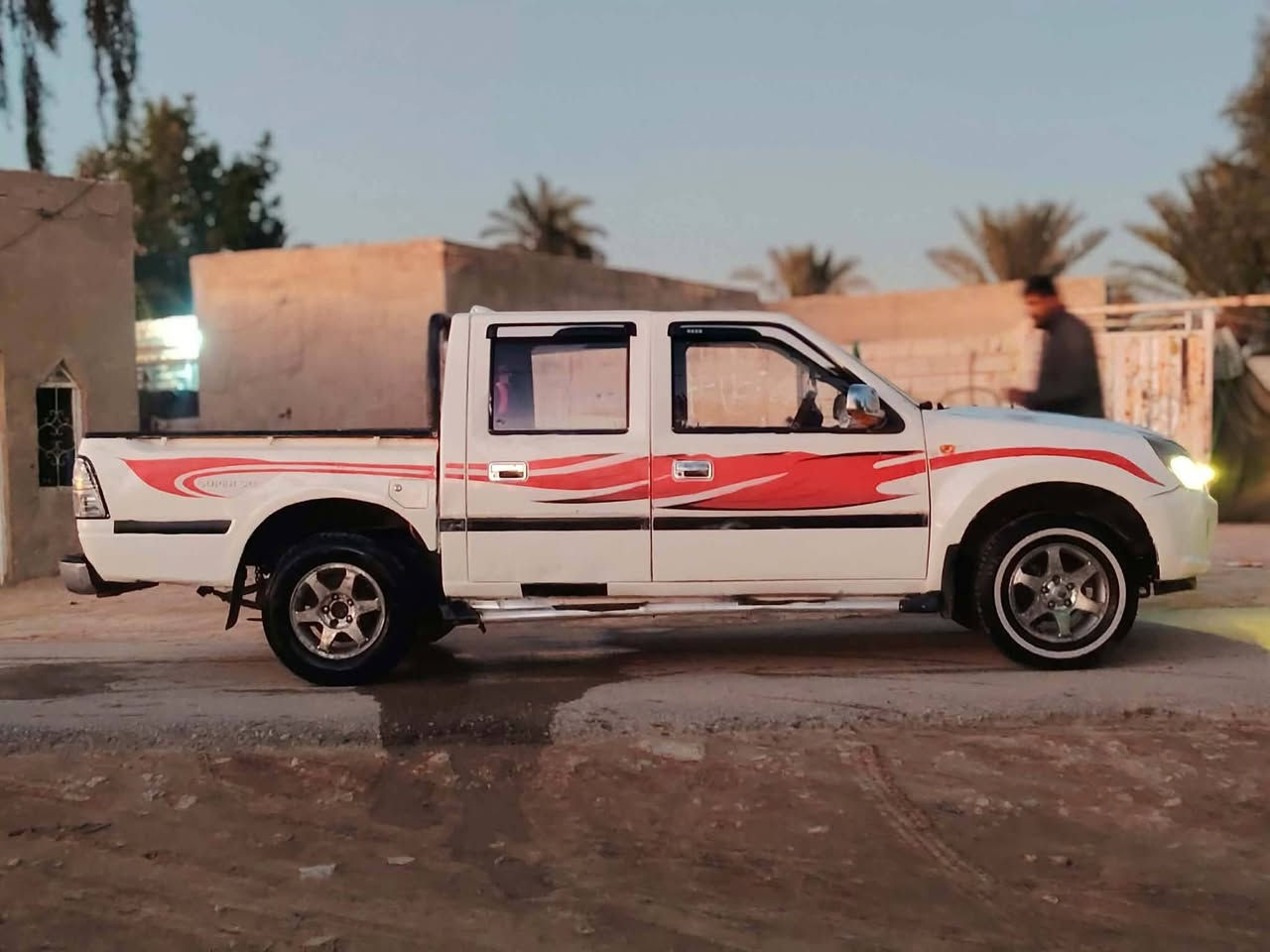 السلام عليكم بيكم فتون 2012 مكفوله من الضربه و التبديل سياره حلوه مال جناي جاهزه برغي ماعايزه رقمه قادسيه انكليزي مشروع وطني سنويه مجدده داخله هزاز السعر 42 وبيها مجال الاتصال ***********مكان نجف
