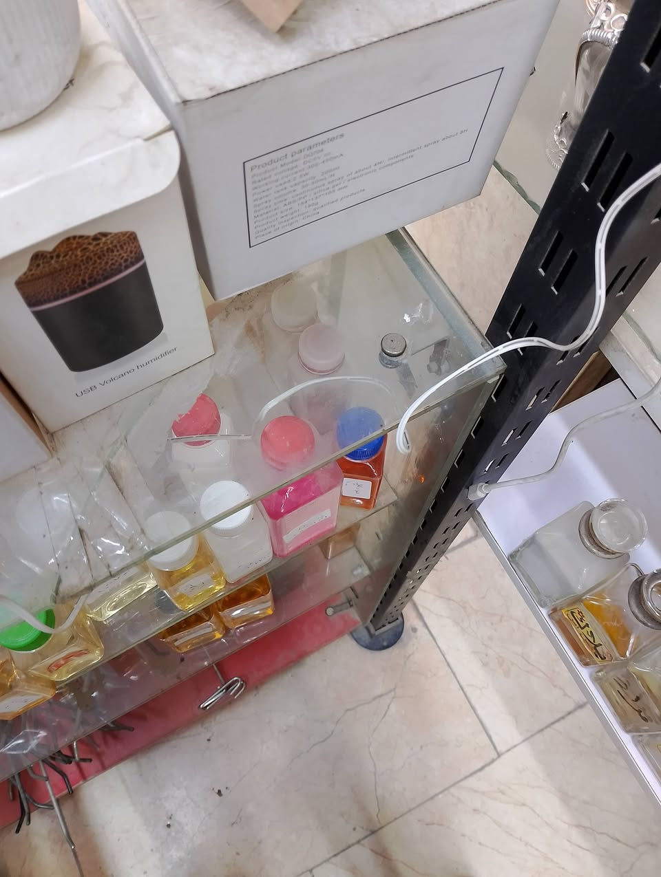 باترينات عدد اربعه 3 كزاز متر مربع  1  المنيوم متر وعشرين  الاتصال على الرقم ***********
