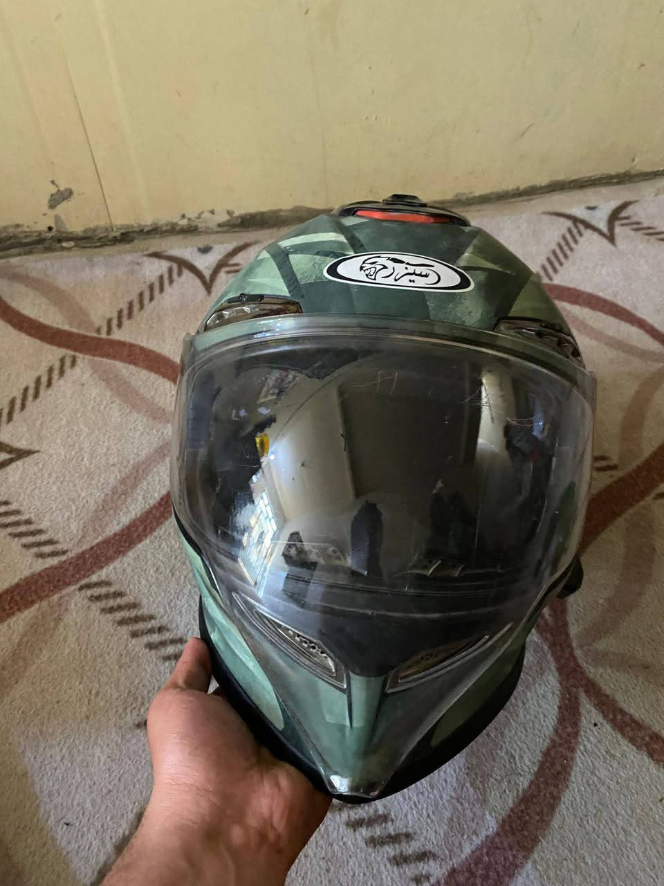 خوذه جديده قياس xl هيه و السماعه و جامتين شفافه و مضلل
السعر 90 الف مكاني مدينة ألصدر 
رقمي ***********
