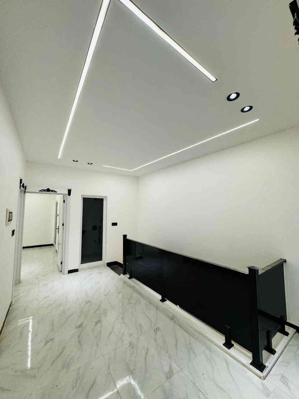 منزل للبيع في أربيل منطقة 99 زانكو 138م مربع ركن قرب شارع 100 ومطعم تودي 
يتكون:-
4غرف
أستقبال
صالة
مطبخ
مجموعة صحيات 
السعر : 12 شدا 50ورقة

فيديو البيت تواصل وياي ع واتساب
0777 436 4633
0782 127 8772
