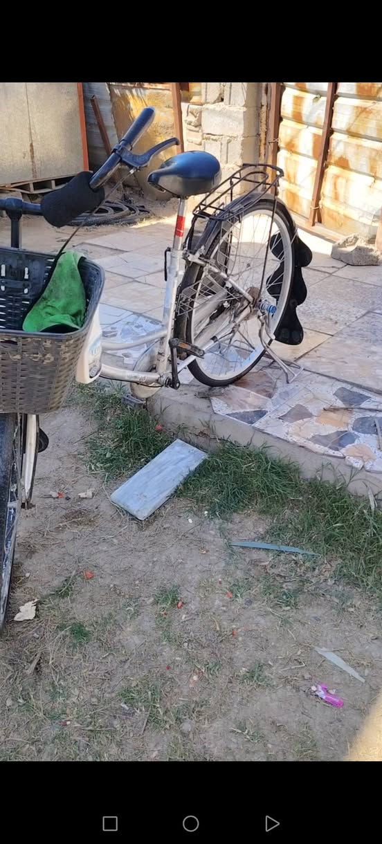 أسلام عليكم ابيسكل للبيع  حجم 26 تايرات نضيفات ماناغص شي ابريكات جدد السعر 50 وبي مجال    ***********
