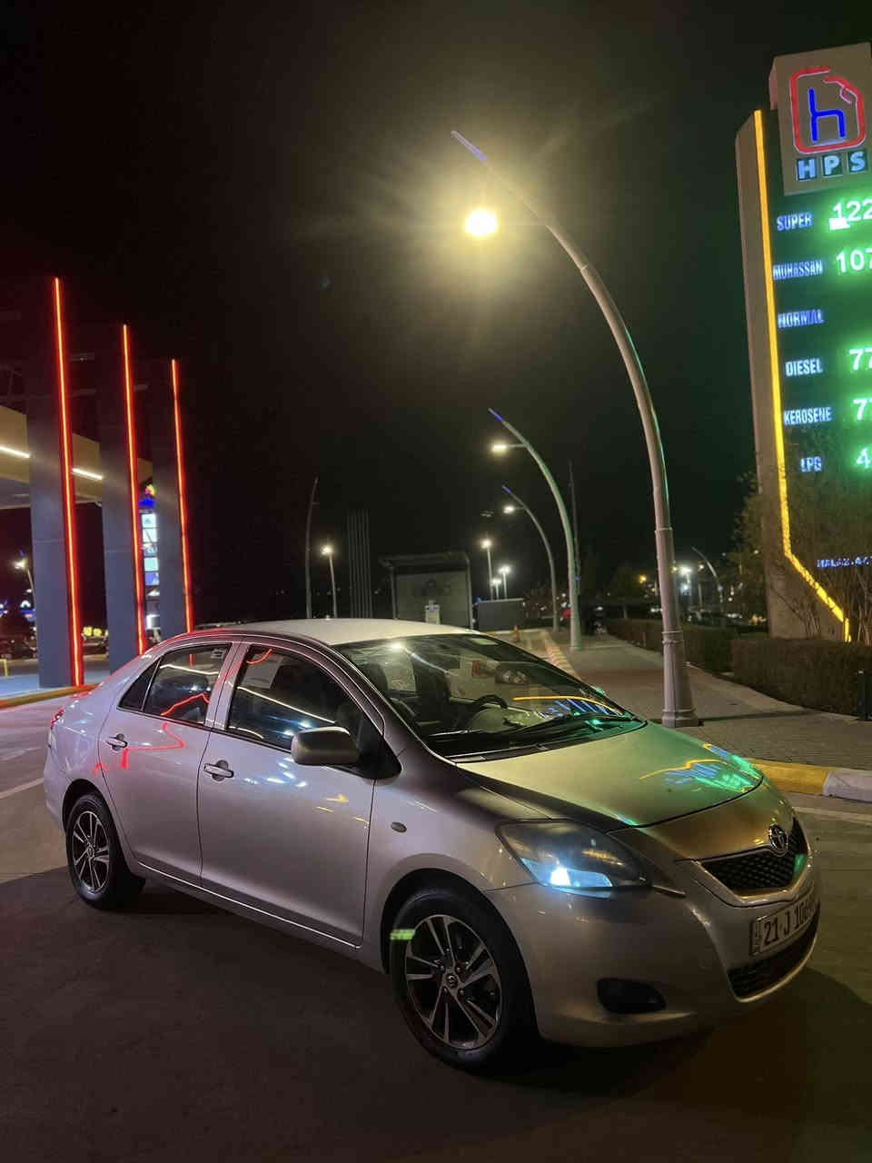 توێتا یارس بۆفرۆشتن.                                                                      مۆدیل2012.                                                                                   مەکینە گەورە تۆماتیک.                                                                    ئەی بیئێس یەک بستی بۆیاخە چوار تایەوو ویلی لۆک.                               بۆزانیاری زیتار پەی وەندی کە ￼***********
