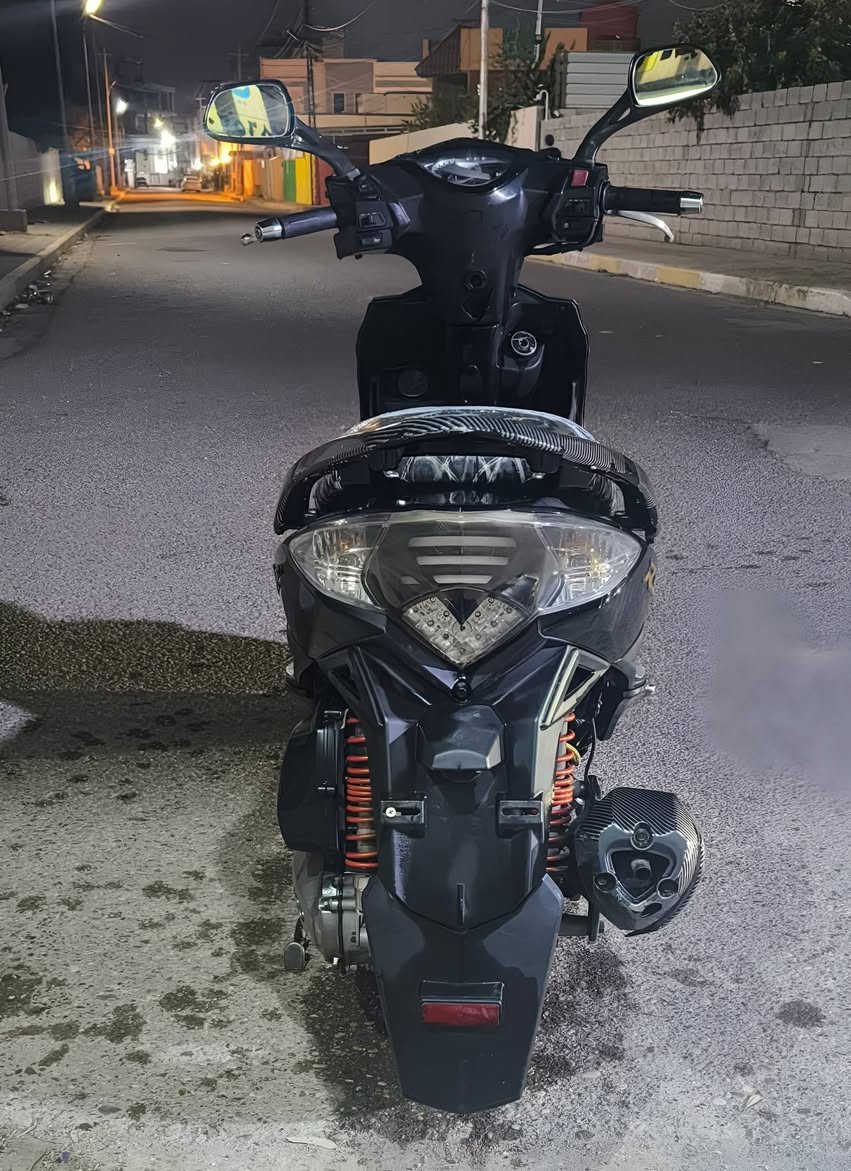 السلام عليكم دراجه رايسنك (Risenk) اوراقها والكمرك وكلشي وياها فقط رقم مابيها  حجم محرك (180c)  شرط عزم ومعدل تطلع تبريد ماء لاديتر نضام (نوزل) الدراجه نضافة 95٪ كلشي شغال مابيها اي نقص فقط بيها خيط تبخير بسيط ومايئثر تكدر تنزللها رنكات او تبقيها هيج لل استفسار رقمي ***********
