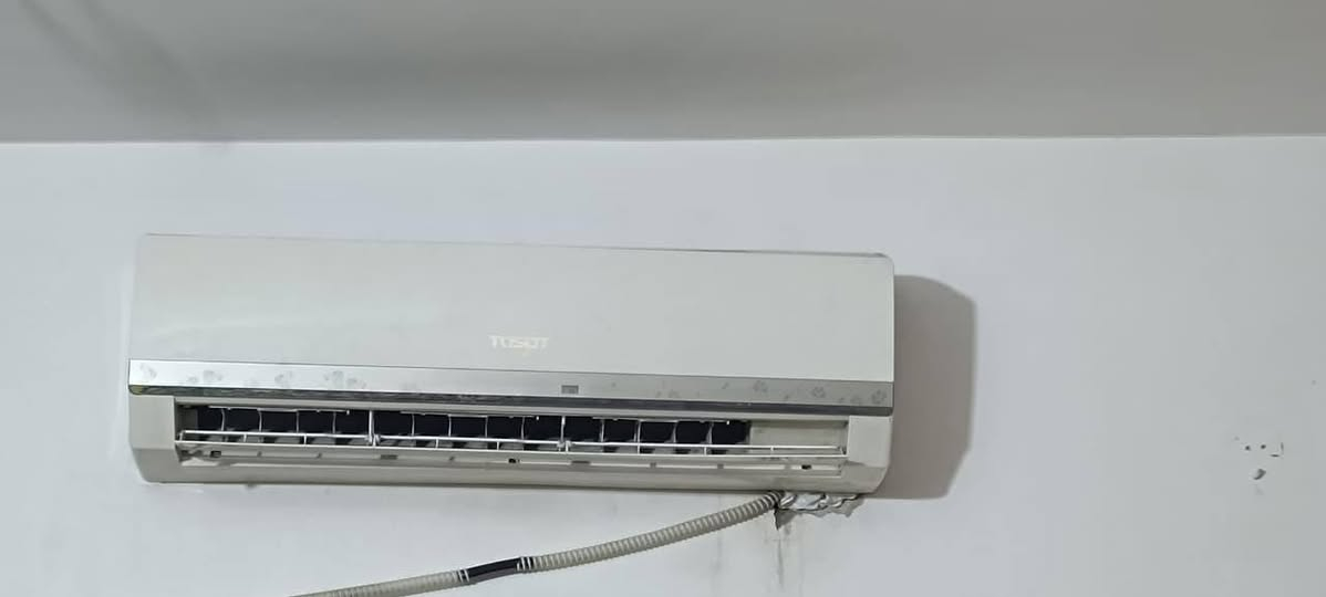 السلام عليكم سبلت توسوت 2 طن نظيف ضاغط T3 تدفئة تبريد غاز مقفول كامل نقص بواري فقط للبيع السعر 375 بي مجال قليل للشراي مكاني بغداد حي اور ***********
