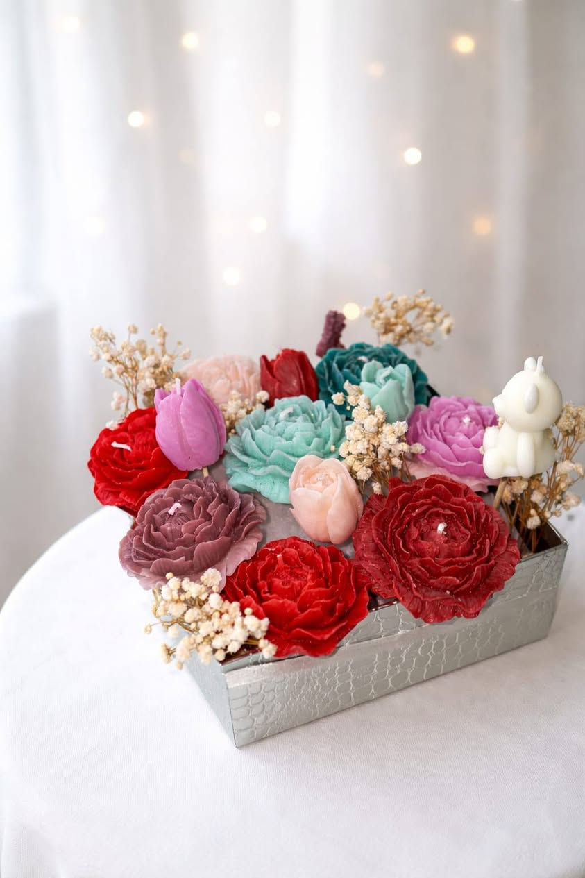 سلام عليكم. شباب. بوكيات شمع لبيع 
والعمل حسب الطلب. 
لعمل للاعياد الميلاد والحفلات و للتخرج 
للاستفسار. الاتصال ***********
