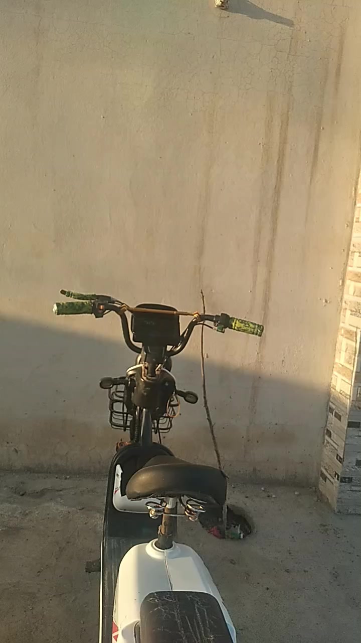 دراجه شحن للبيع ماناقصها اي شي بس اشارات السعر 250وبي مجال
مكاني ديالى دلي عباس حي المصطفى 
وهذا رقمي اليحب يتصل ‎0771 753 1759
