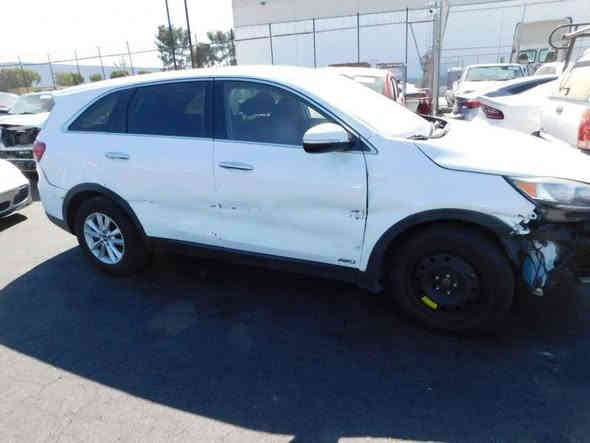 السلام عليكم سورنتو موديل 20 للبيع وارد امريكي سياره هاذا حادثها السياراه ماشيه 55الف حقيقي 6سلندر 7راكب الشراي يتصل وبخدمته عنوانه المشتل ***********
