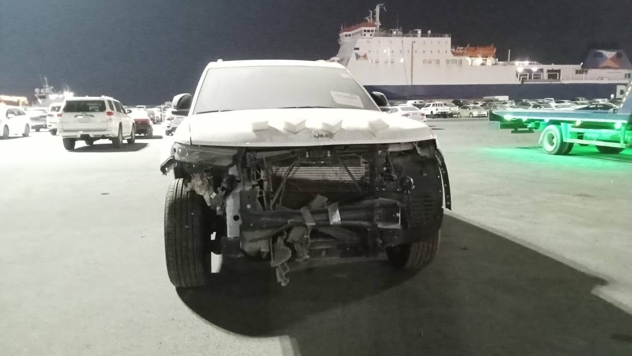 جيب گراند شيروكي فئة ( لمتد) موديل 2023 
ماشيه 17.000 km 
لون - ابيض ( استيراد شخصي ) 

السياره بدون اي حادث
السيارة بدون اي نواقص واستعمال كلش قليل 
المواصفات 

* دفع رباعي 4x4.
* قيادة ذاتية عند المنعطفات.
* رادار امامي مع مانع تصادم.
* تحذير الخروج عن المسار.
* مستشعر نوم السائق مع نظام التوقف الآلي.
* تحذير النقطة عمياء .
* نظام تحذير عند التقاطعات.
* نظام تحذير عند تجاوز السرعة المحددة.
* إنارة محيطية.
* تعديل وضعيات مقود السائق كهربائيا.
* نظام الصوت 9 سماعات Alpine.
* شاشه كبيرة 10.1 انج.
* نظام الخرائط (GPS).
* عرض خرائط الطريق على لوحة القيادة.
* لوحة القيادة بقياس 10 أنج.
* المصابيح الأمامية LED.
* كشافات الضباب LED.* دخول ذكي.
* بصمة ابواب للدخول الذكي.* تشغيل عن بعد.* الصندوق الخلفي كهربائي.
* ذاكرة لحفظ وضعيات الجلوس للسائق 
* المقاعد الأمامية كهربائية.
* السياره 7 راكب 
* انارة داخلية LED  
رقم اربيل
السعر 365 ورقه $ 
رقم التليفون ***********
