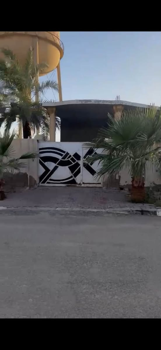 سلام عليكم بيت للبيع في الهوير الصغير قرب دائرة الماء بجهة الحي
مساحته اكثر من ٤٠٠ متر 

للاستفسار ***********
