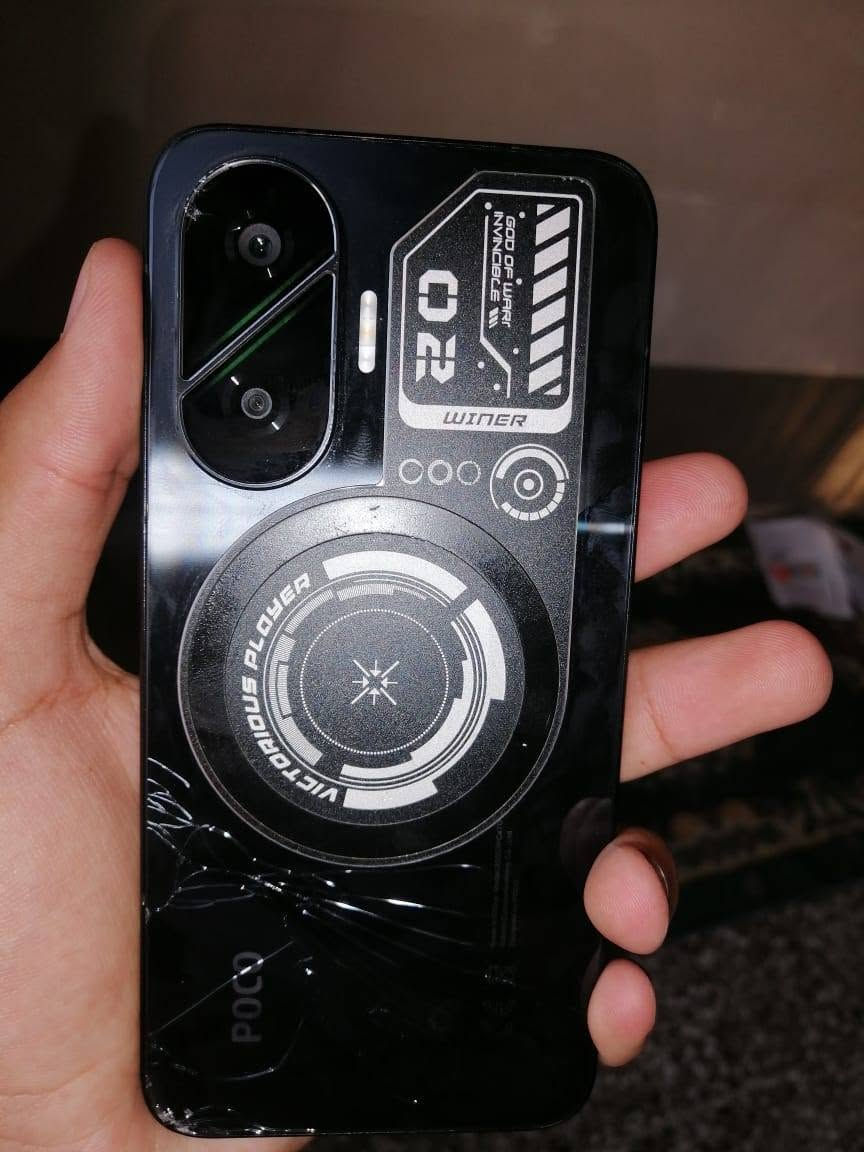 بوكو F7
بطارية 98 
ذاكرة 256
السعر 400 بسبب اكو فطر ب زجاج الظهر من جوة مثل ما موضح بالصورة 
الجهاز كلش نظيف استخدام قليل 
للتواصل واتساب ***********
الاتصال ***********
