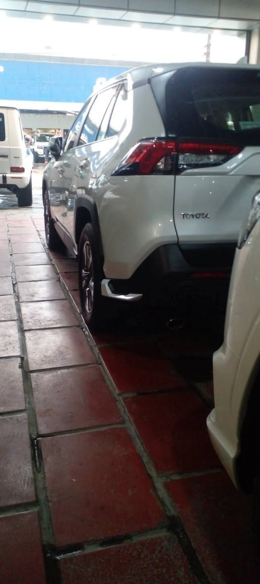 السلام عليكم
تويوتا راف فور 

زيروووو

هايبرد
فول فتحه
تويوتا العراق 

ضمان شركه
صيانه ٢ سنه او ٤٠الف صيانه 
مجانيه

مرقم بغداد لوحه وسنويه بغداد 

للاستفسار  الاتصال على الرقم ففط

***********
