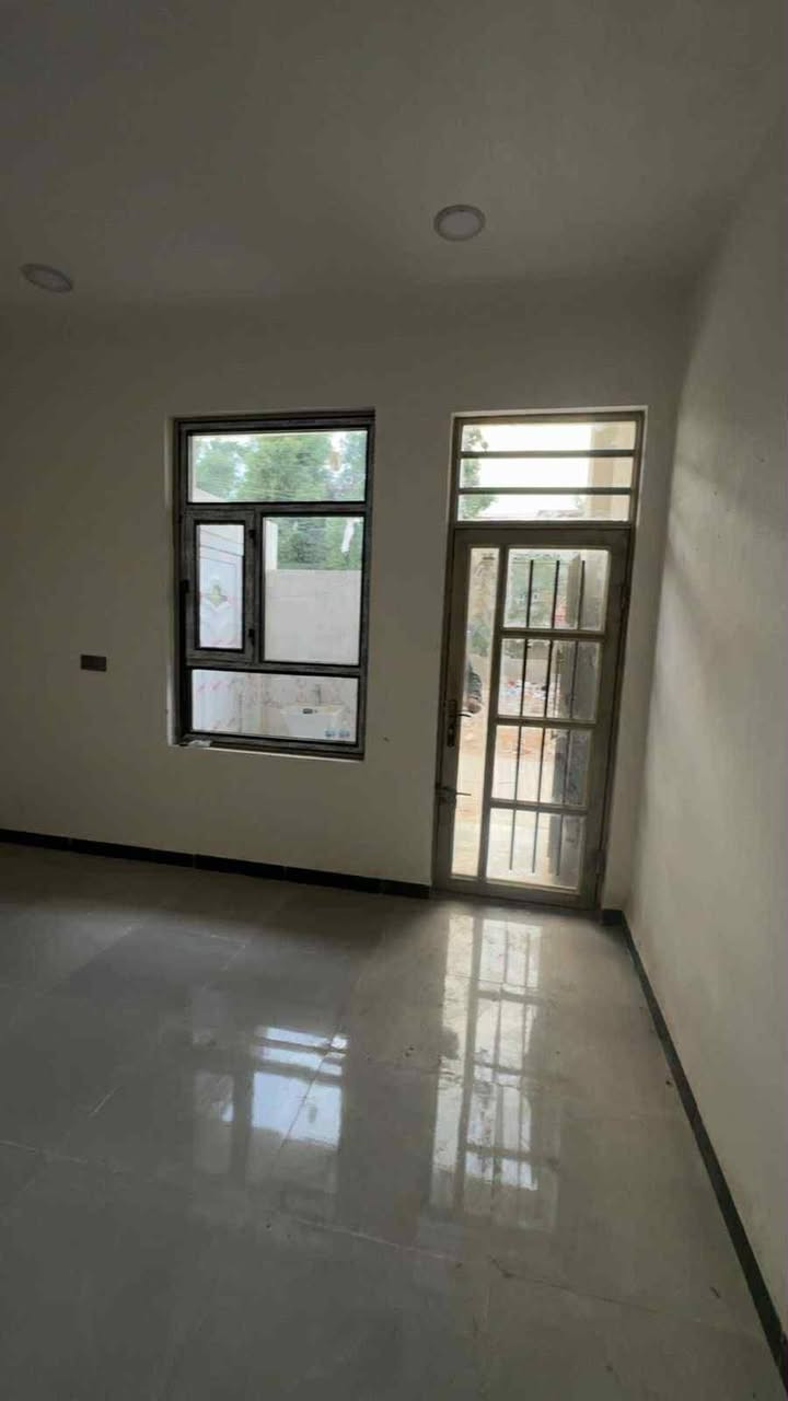 السلام عليكم بيت مساحه 50 متر للبيع يحتوي 3 غرف وصاله ومطبخ وحمامين غرفه سويت بناء حديث الزراعي شارع ابو دهن خلف الطوارئ استفسار خابر *********** /***********
