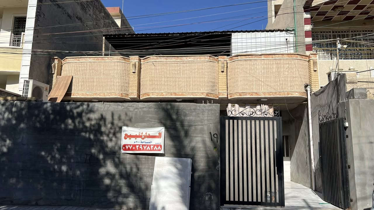بيت للبيع
مساحة ٢٠٠ م  طابقين بناء حديث 
الموقع خلف المطعم التركي 
للتواصل ***********
