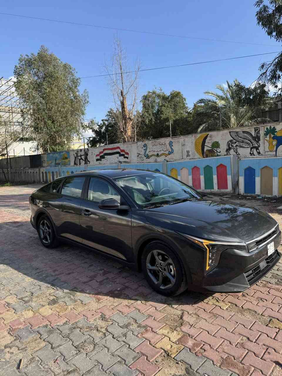 السلام عليكم للبيع K4 وارد أمريكي (اللون الزيتوني) دخول جديد بدون رقم (منفيس بأسمي) حادثها فقط شويه مقدمه البنيد كما موضح بل صوره ليبل واحد حتى الدعاميات بدون صبغ بدون ايرباك ماشيه 2 ألفين مايل فقط على وضع الشركه  محرك 2000دوش موصفات 
—————————————————
1-بصمه+ ترحيب 
2- شاشه متصله دجتل 
3- سايد بريد دكمه 
5- ويل كب 16
6- رادارات 360 درجه 
7- اوتو هولد 
8-تحكمات ستيرن 
—————————————-
باقي موصفات معروفه السعر ١٦٥ وبيها مجال بسط مكاني بغداد ***********
