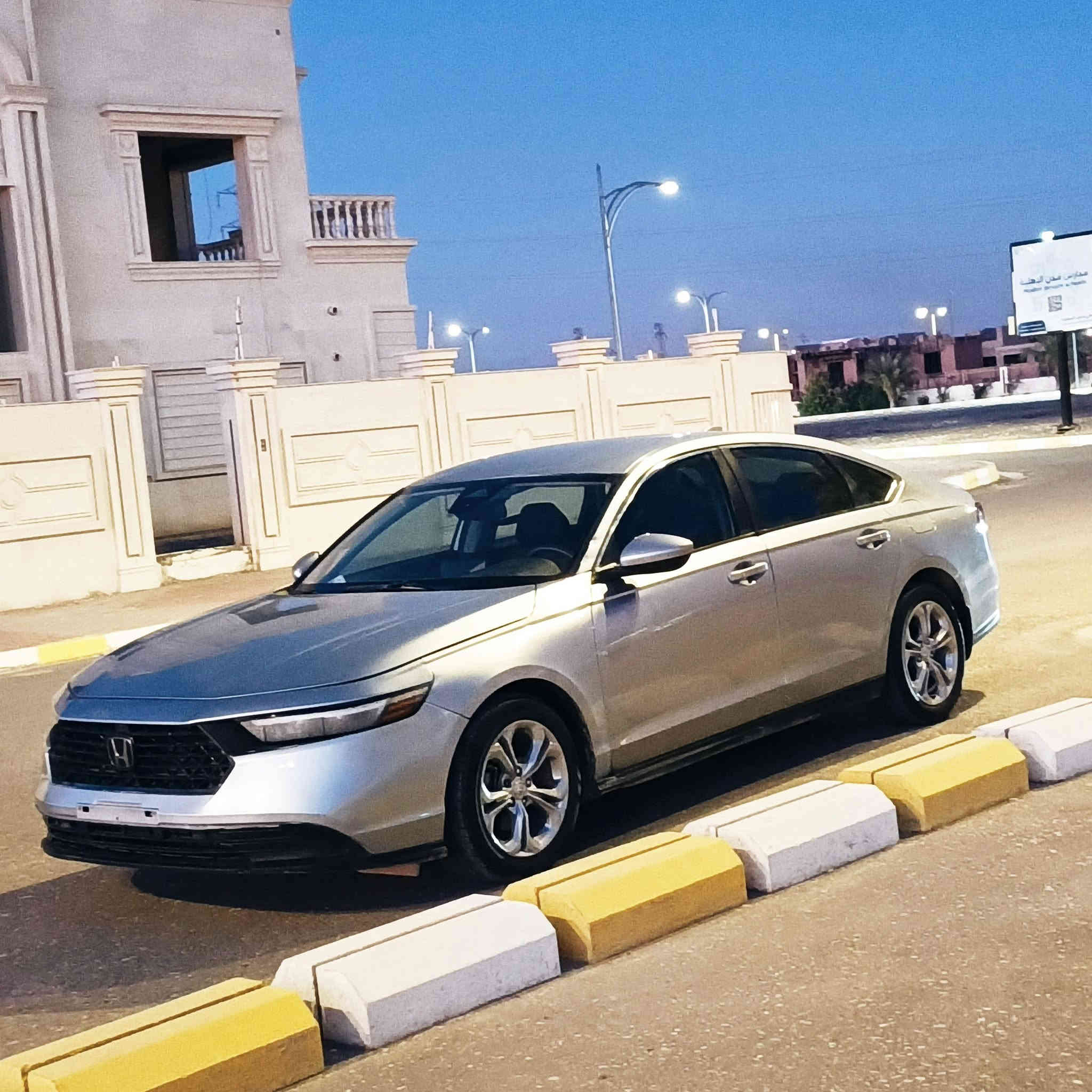 سلام عليكم  للبيع بسعر مناسب جداً ١٥٣ورقه
للبيع  فقط هوندا اكورد ياباني مؤسسه 
محرك 2000
موديل 2023 ماشيه ٥٠حقيقي دخول جديد منفيس بأسمي
حادثها  جاملغ وباب السايق وطرف بنيد بدون دواخل  شاصي لغد مكفول حادث سطحي    
نضيفه جداً مال بيت 
داخل  اسود  
ويل 17 المرغوب طسه ماكو تايرات الشركه سبير الشركه 
رادرات حساسات اماميه خلفيه 
قياده ذاتيه تحديد مسار 
ابل كار بلي 
كراسي كهرباء 
تفويله بانزين ٥٠ لتر تمشي ٧٠٠ كيلو  متر اقتصاديه جداً 
هوايه مواصفات  بيها  
منفيس بأسمي دخول جديد تترقم جميع المحافظات
تحويل ثاني يوم
استيراد شخصي عل ايدي 
السعر ١٥٣ورقه 
مكاني تكريت 
***********
‏‪***********‬‏
***********
