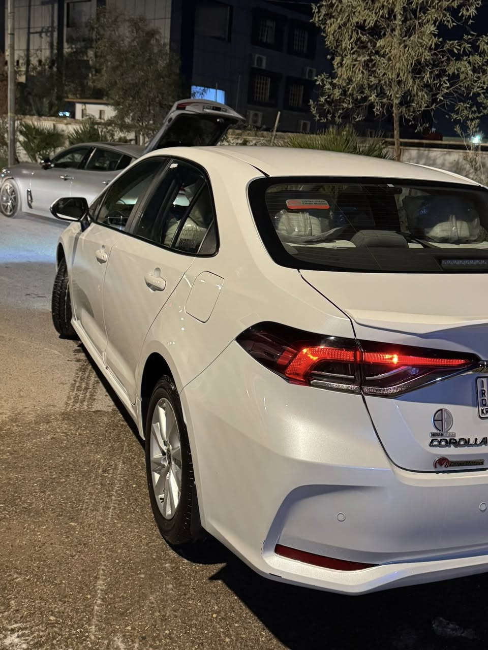 كورلا 2024 ساز بضمان الوكالة 

المواصفات:
تحكمات ستيرن
دخول ذكي 
انارة ترحيب عند الاقتراب
شاشة لمس ابل كار بلي اندرويد اوتو
حساسات امامية وخلفية
كاميرا خلفية
مرايات شفط
لايت عدسة هالوجين
لد نهاري ابيض
عداد كامل دجتال
وضعيات قيادة sport eco
مانع انزلاق traction
ABS
دواخل ابيض 
جام اوتو 4 جامات 
لد داخلي ابيض 
محرك 1.8 
كير 7 نمر
تحكم مصابيح تعليه وتنصيه 
مصابيح اوتو 
ماسحات اوتو 
السيارة بضمان شركة تويوتا ساز وبعد بيها تبديلة دهن مجانية
197 ورقة
للتواصل 
*********** شريحة
*********** واتساب
