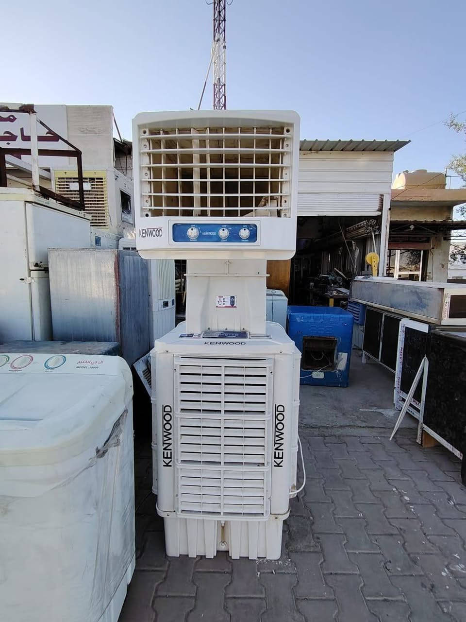 بسم الله وعلى بركة الله
مبردة بلاستك حجم ٥٠ نظيفة جدا 
براد جديد مستخدم ٢٠ يوم 
مجمدة نظيفة حجم ١٢ 
ثلاجة نظيفة حجم ١٤ 
العنوان محل بلدروز مجاور ابو وطن للمفروشات 
رقم الموبايل ***********
***********
