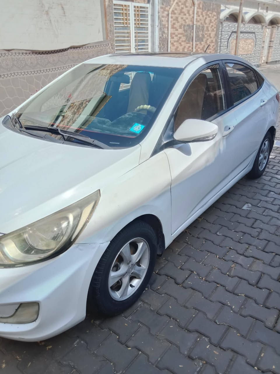 السلام عليكم
للبيع اكسنت 2015 فول موصفات
محرك 1400 خليجي 
بدون ضربه صبغ جاملغ اثر شخط
فول السيارة وجاهزة للاخير 
شاشه وكامرا 
اشاير بالمري وفتحه
تحكمات استيرن 
السعر 89 ومجال بسيط 
المكان السماوة 
رقم الهاتف : ***********
