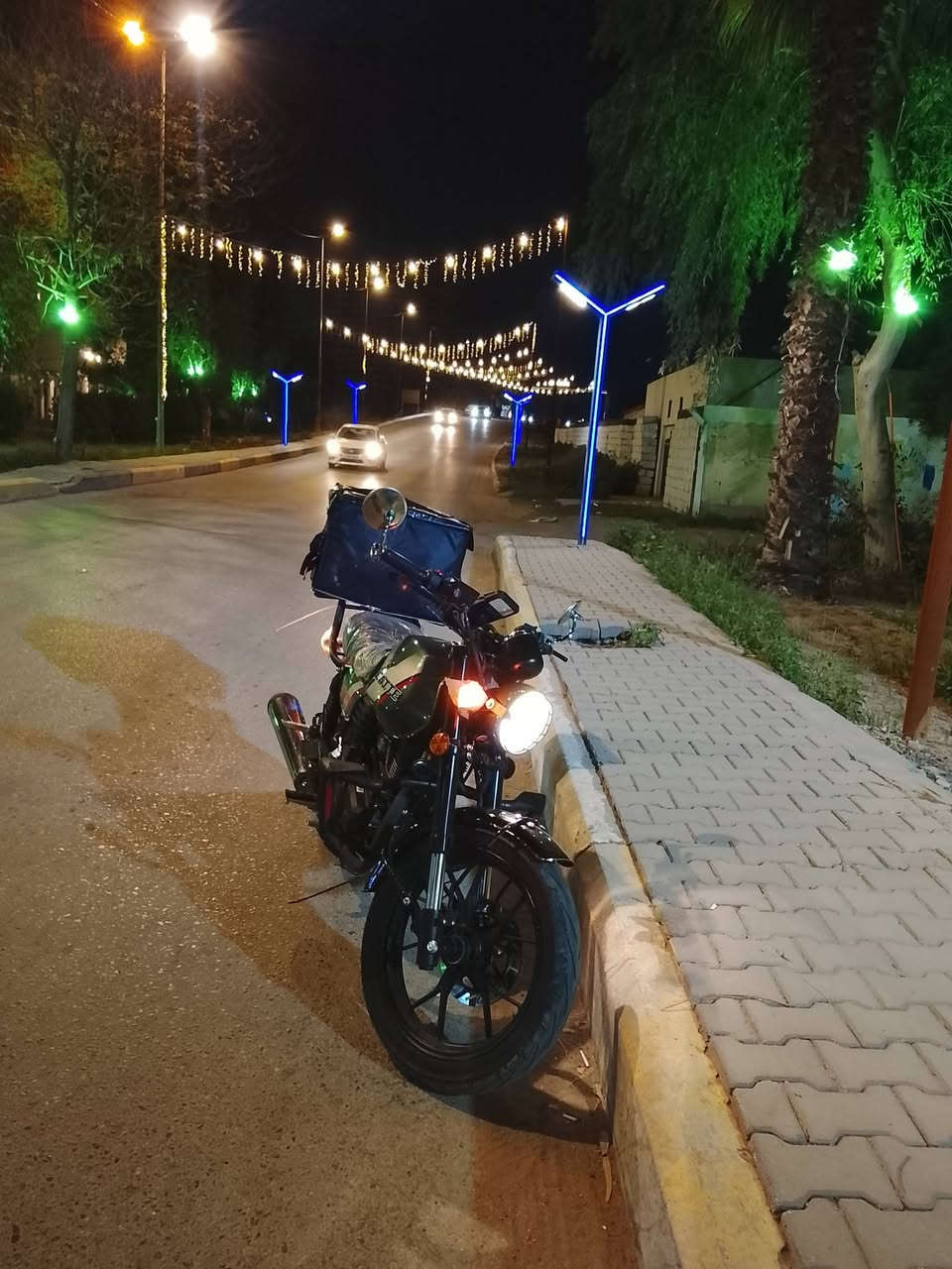 السلام عليكم دايوان لايتي رقم وسنويه تحول ثاني يوم على وضع الشركه مكينه 200 سيسي رايدهه ب 3 او 200 وبيهه مجال حك الجيه صفر كيلو متر صار سبوع من اخذتهه للتواصل ***********
