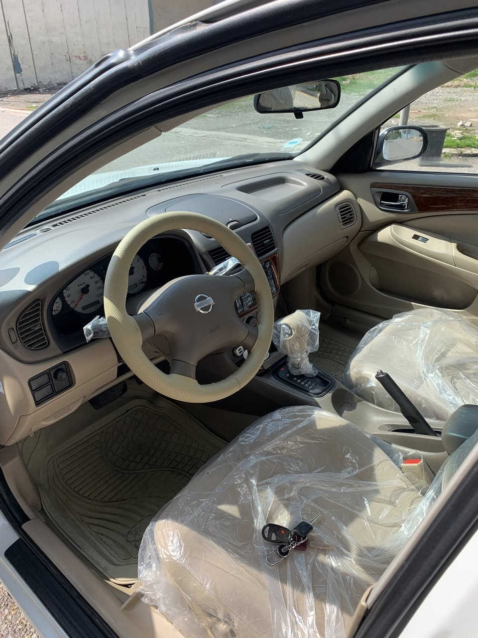 السلام عليكم. سيارة نيسان سني 2010 ياباني محرك اسود  بدون صبغ او ضربة . بيها 3 مكانات تعديل بارد .
السيارة مثل ما موجودة بالصور ،  السيارة مكانها اربيل . للاستفسار الاتصالات على الرقم التالي 
***********
