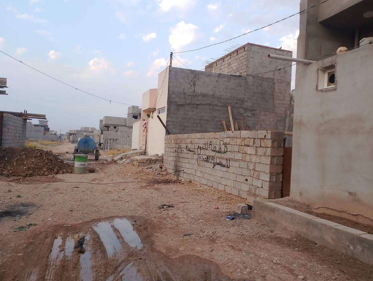 قطعة ارض للبيع ( طابو زراعي )
المساحة ( ١٠٠) م 
١٠×١٠ مربعة 
خدمات كاملة ماء ومجاري وكهرباء 
حي الشرطة / نهاية شارع السايدين / عامود رقم ٨
سعر مناسب جدا 
للاستفسار/ ***********
