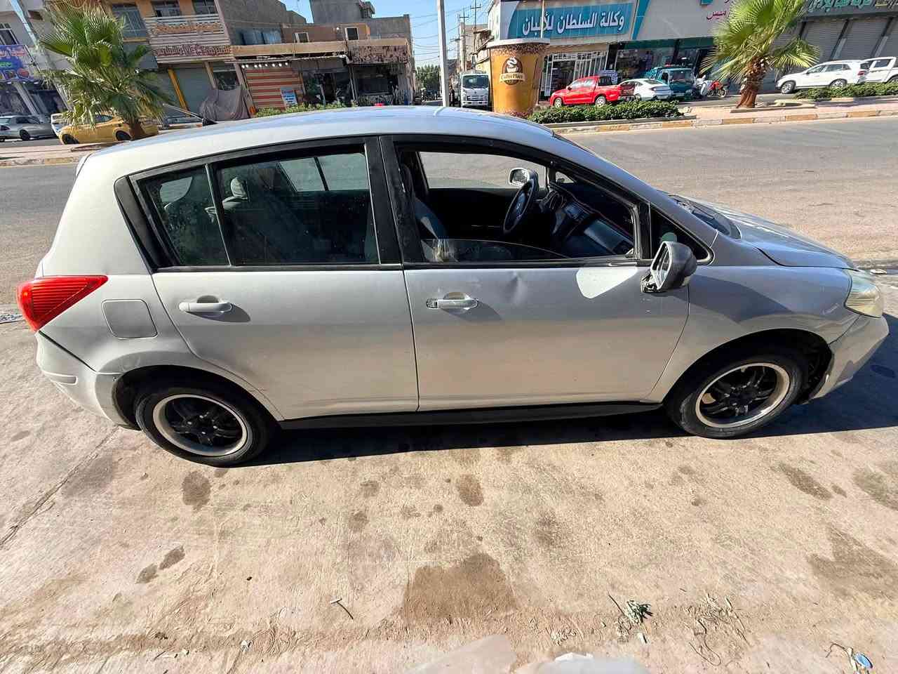 السلام عليكم 
نيسان فيرسة ٢٠١٠ للبيع بسعر ٥٩ ويبها مجال قليل السنوية تنتهي بنهاية شهر ٨ ومصبوغة عام الكير والكهربائيات والمحرك على ايدي والمحرك ١٦٠٠ عنوان الفلوجة تلفون *********** واي استفسار سهلة
