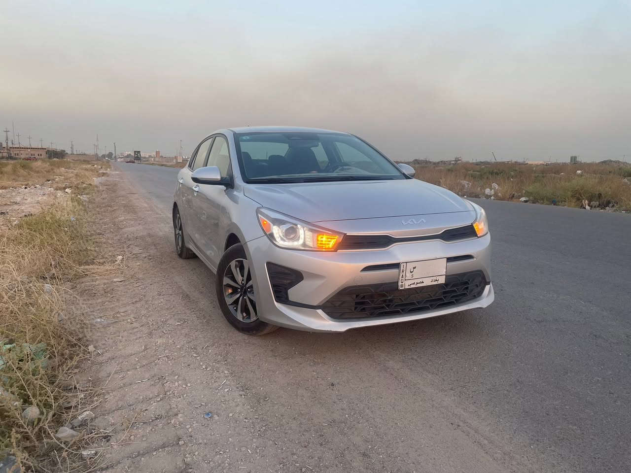 السلام عليكم
كيا ريو موديل 22 اللون سلفر 
وارد امريكي معوقين بغداد بعدلها 3 سنوات وتصير حرة 

ماشية 95 تقريبا
مكينة 1600 
دوش دبل نوزل
كير cvt 
8 نمر 

مواصفاتها 
بصمة  تشغيل وابواب
صندوق ذكي
رادار تحديد مسار ومساعد قيادة وتوقف ذكي
كروز مثبت سرعة 
 تحكم ستيرن جهتين 
نظام سبورت وعادي
شاشة تبريد
شاشة كبيرة كار بلاي واندرويد اوتو
كامرة خلفية دوارة

حادثها خلفي موضح بالصور
 الجاملغ الخلفي الايسر وبداية حوض الصندوك وباب الصندوك والدعامية و الايرباكات كلها سليمة 
وبيها ثقب صغير مال طلقة بالقمارة معالجه بمعجون وتكحيل بدون رش للقمارة
وبيها طخات خفيفة
ملاحظة / اكو طخات خفيفة مامبينه بالصور بس بالحقيقة احتمال تبين اكثر.
السعر 127 وبيها مجال

مكاني بغداد المعالف 

موجود ع الماسنجر 
وهذا رقمي واتساب    ***********
