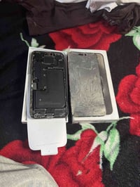 ايفون ١٥ برو ماكس • ٢٥٦ • يحتاج شاشه