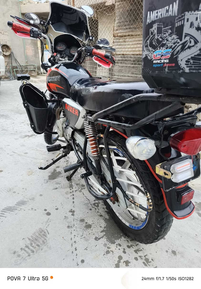 دراجة بوكسر 2015 للبيع
اوراق كامله مابيه نقص
مجفته مره وحده تجفيت شركه
تخم اشاير لد كامل
تخم بلاتكتورات كامل 
سعر 750 وبيه مجال 
 مكان بغداد المعامل 
رقم الهاتف ***********
