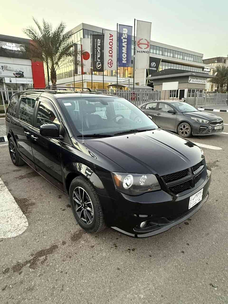 سلام عليكم دوج كرفان 2018
وارد أمريكي 
سيارة رقم بغداد بأسمي تحويل مباشر 
مواصفات 
6 سلندر 3600  مكينة جديدة كير جديد 
3قطع تبريد 
7 راكب 
أبواب كهرباء وشفط 
صندوك كهرباء وشفط 
تلفزيون داخلي 
شاشة جبيرة 
تحكمات 
كامرة خلفية 
كشنات جلد 
هوك خلفي 
لايت زنون 
ماشية 128 الف 
السيارة خير من الله حدادية جديدة 
تخم تاير 
تبريد تدفئة كلة شغال 
ويل كب 18 
السونار مرفوق بالصور السيارة بدون دواخل نهائيا 
السعر 170 
مكاني بغداد السيدية 
للاتصال ***********
