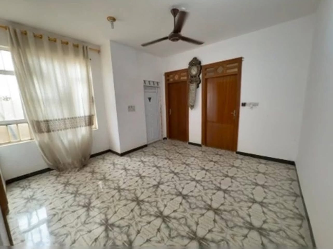 🏡 #دارللبيع بناء حديث طابقين العنوان / حي الأمين أولى على ساحة 
المساحة 175 
تفاصيل الدار 🏘 بناء كونكريت
طابق الأول
 - استقبال 
 - غرفة نوم 
- صاله 
 - مطبخ  
 - صحيات
 - درج داخلي
طابق الثاني
-غرف نوم عدد 3
-صاله
-مجمع صحيات
☎️ للإستفسار يرجى الاتصال 
بالأرقام الموبايلات الواردة أدناه
📲 ***********   متوفر واتساب 
#نستقبل_طلباتكم__وعروضكم 
مكتب بغداد للعقار الشطرة  الآمن للتسويق العقاري  ___
 الشطرة /شارع الفلكه قرب كراج الحضارات
