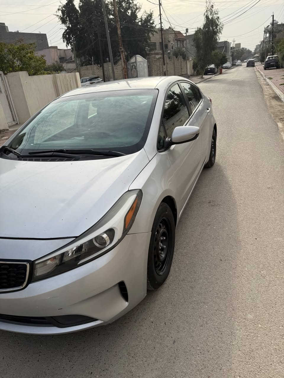 مكلف مكلف بالنشر!!!!
السلام عليكم للبيع 
كيا فورتي 
موديل 2018 
مكينه 2000دوش 
ماشيه 71 mi 
سياره حادثها كما موضح بالصور  بدون دواخل وبدون ايرباك و بيها قطع اكلير من امريكا 
مواصفات السياره عاديه 
 رقم بغداد الجديد تحويل مباشر 
المكان العطيفيه 
السعر 118 ورقه وبيها مجال الشراي 
الاتصال هـ☎️***********
