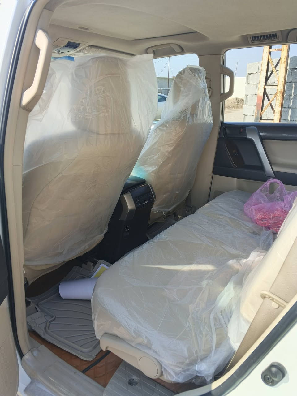 السلام عليكم
تويوتا برادو  خليجي 🇯🇵🇯🇵

✅ موديل 11

محرك ٦ سلندر 

كفاله من الصبغ ماعدا جاملغ وره 

مكان تاجي

بشرط تحويل 

ماشيه 200الف

🛑 سلايت 
🛑 ثلاجه 
🛑 تحكم سترين 
🛑 شاشه جبيره 
🛑 شغال 
🛑 فور ويل 
🛑 كشن سايق
🛑 دبل سبير 
🛑 كاميرا 

وباقي مواصفات 

بدون اي نقص سياره جاهزه 

*********** ☎️
