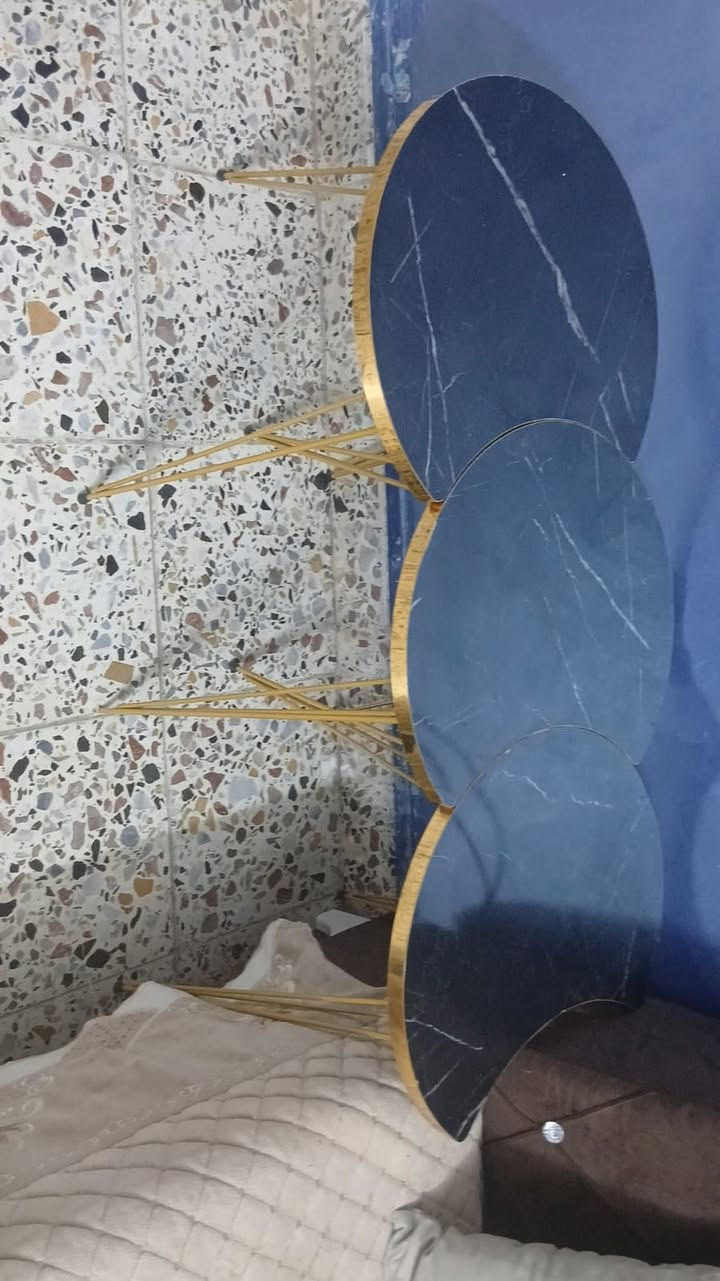 تخم ديوان ١٤ مقعد مع الطبلات ٣ والمفرش 
سعره ٣٥٠وبي مجال 
ميز طعام جام وينطبك ووياه ٣كراسي 
٩٠وبي مجال مكان مدينه الصدر


**إذا كنت صاحب هذا الإعلان وتريد حذفه لأي سبب، رجاءا أرسل رسالة إلى الدعم الفني**