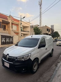 رينو اكسبريس فان  موديل ٢٠٢٤  ٣ قطع صبغ بدون دواخل  ارباك سيستم  ماشي ...
