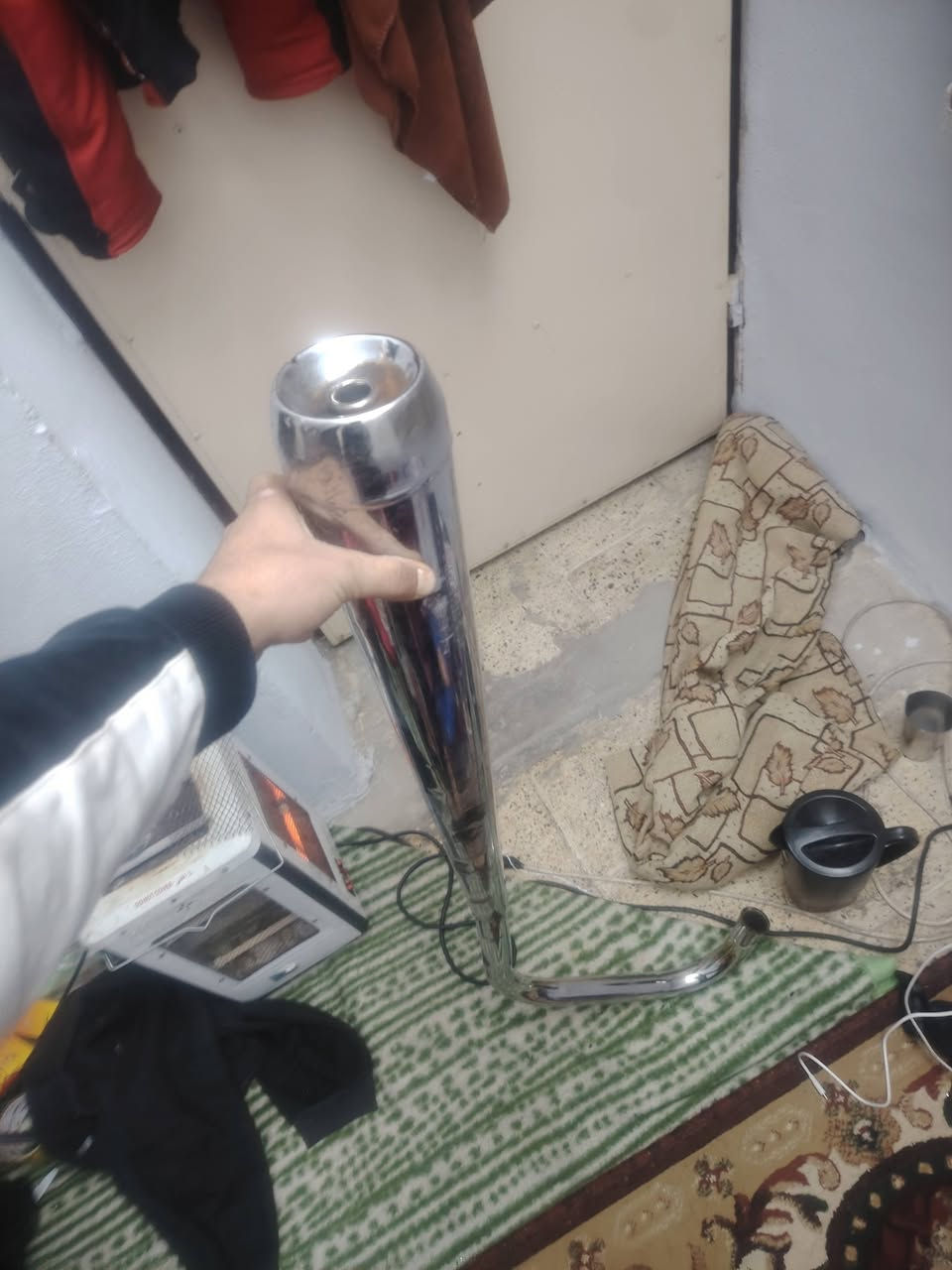 للبيع دراجه حربي غراضها كامله مثل ما بل صور بس يعوزها محرك.  مكاني موصل الجانب الايمن  السعر ١٣٠ قفل ما بيها مجال الشراي يخابر ***********
