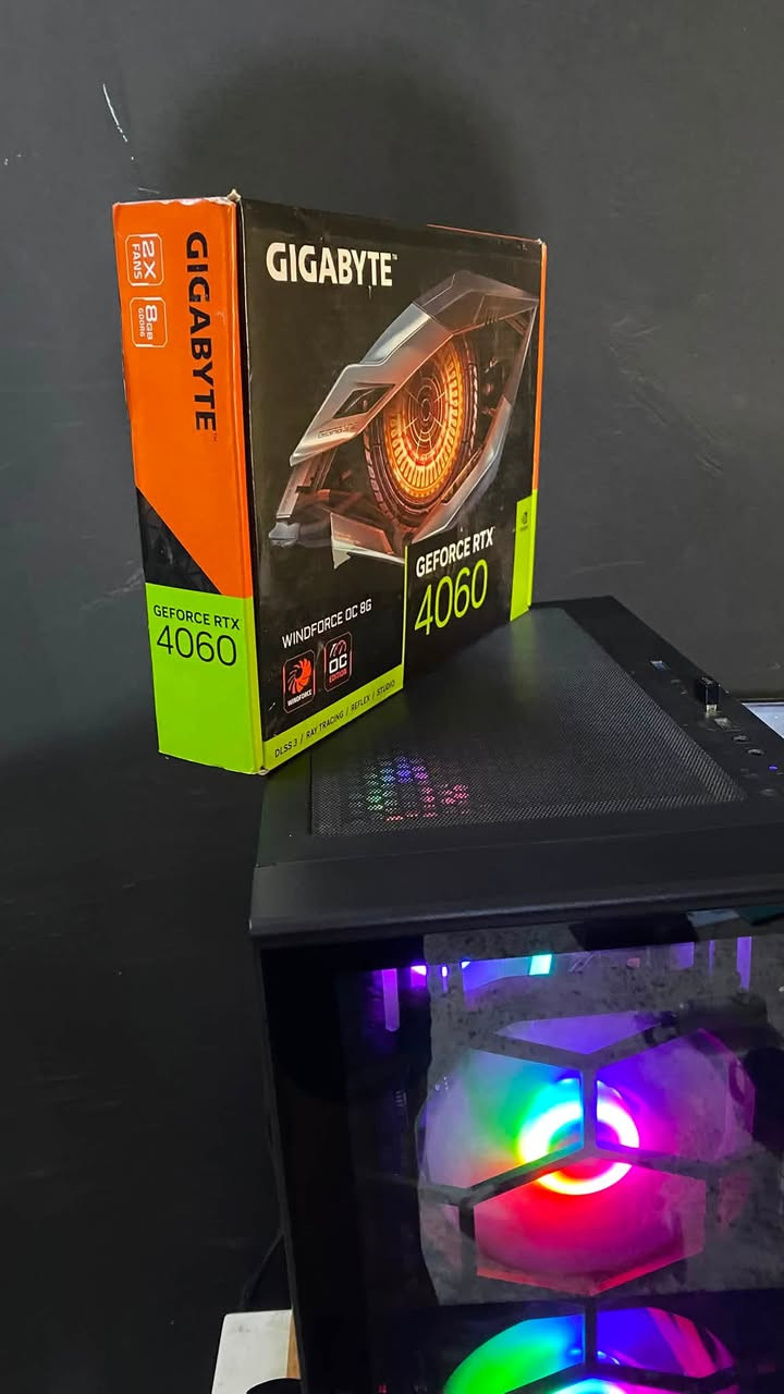 السلام عليكم
Core i5 12400f جيل الثاني عشر 
Cooling : مبرد هواي ag400
RTX 4060 8g OC GIGABIT 
‏RAM : 16 8*2 3600 T-force RGB 
M.B : msi h610m d4 pro 
SATA : ssd 256  + 500 hdd
PSU : 750 W 80plus
كيس ماس اسود اربع مراوح ARGB
السعر 950 سعر نهائي
مكاني بغداد البلديات توصيل موجود
***********
